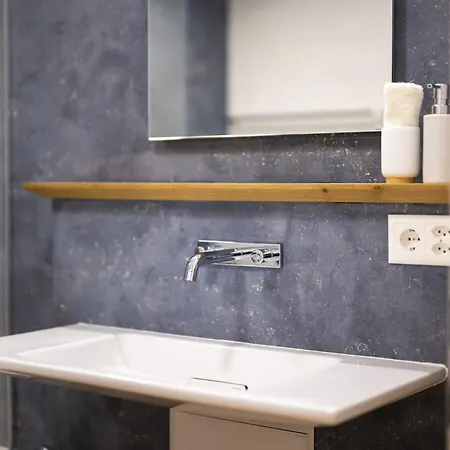 Chasa Tulai F83 * سكول