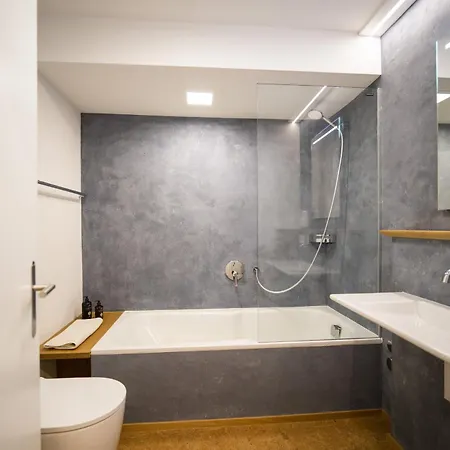 Chasa Tulai F83 سكول