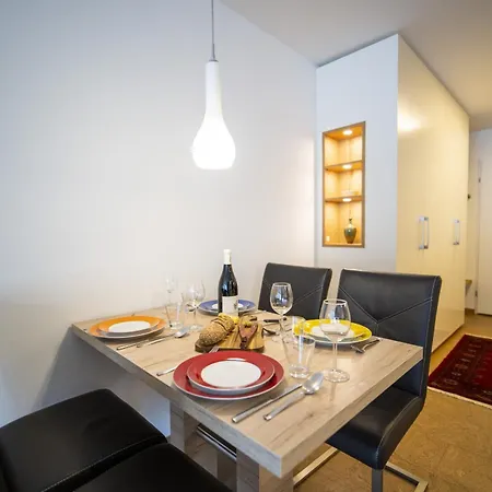 شقة Chasa Tulai F83 *